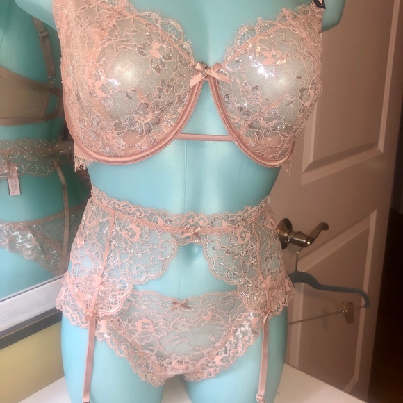 Victoria’s Secret Allure Shine Evening Blush Bra /Garter/Cheekini Set NWT 38DDD - Picture 1 of 14